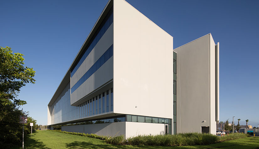Broward-College-FIU-photo-by-Robin-Hill-(c)-HI-RES-(6)