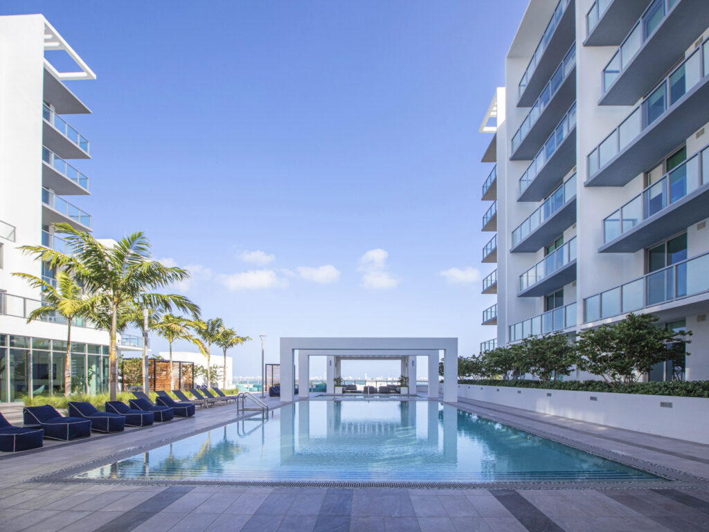 Quadro-Pool-Deck